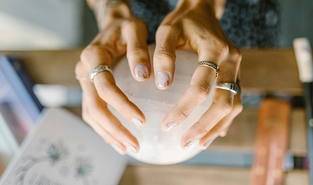 Astrolojide Üçgen Açı Nedir? Bu Kozmik Bağlantı Hayatınıza Nasıl Akış Katar?