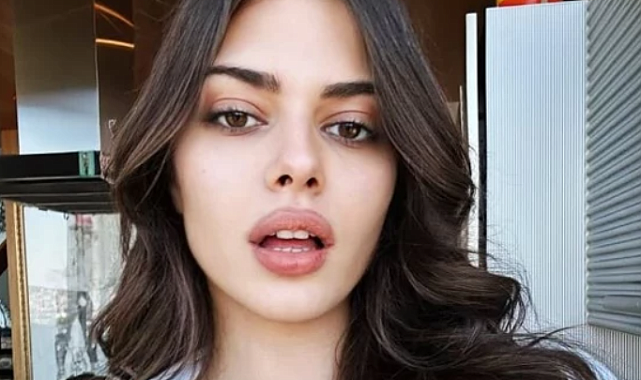 Defne Samyeli’nin Kızı Derin Talu’dan Şaşırtıcı İsim İtirafı: “Babam Adımı ‘Elma’ Koyacaktı!” Sanat Eğitimine Dair Fikirleri Neden Gündem Oldu?